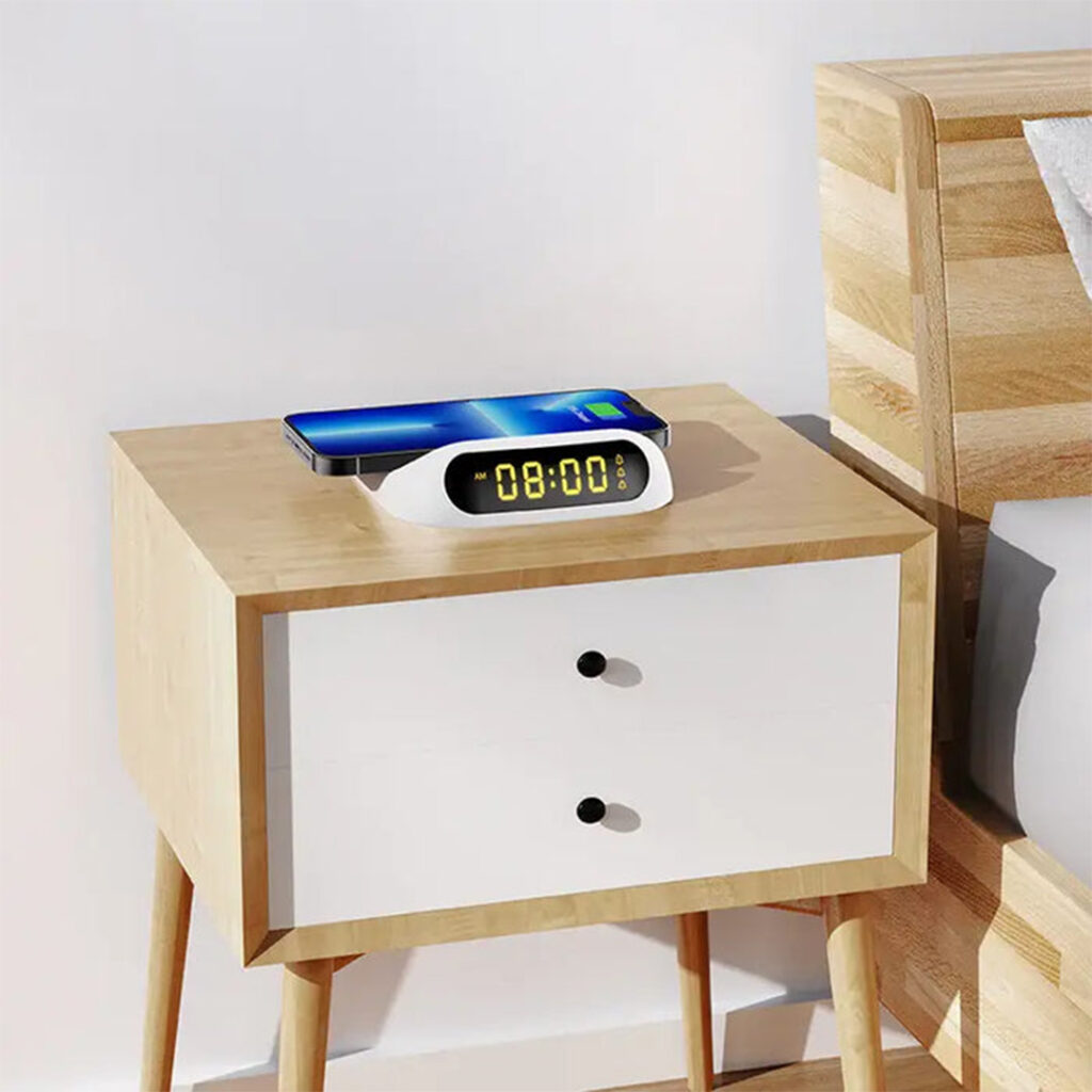 The RECCI RCW-22 Wireless Charger Sailing combines fast Qi wireless charging with a stylish, sailing-inspired design — perfect for home, office, or bedside use.